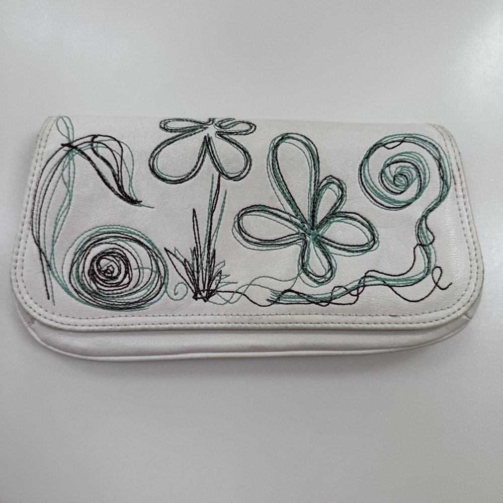 Vintage vegan leather embroidered clutch wallet